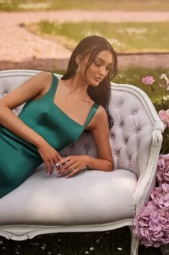 Jennifer - Emerald -A L’Amour The Label 42 c6b1c971 283d 47bd b4f0 8adf6fd21f0b