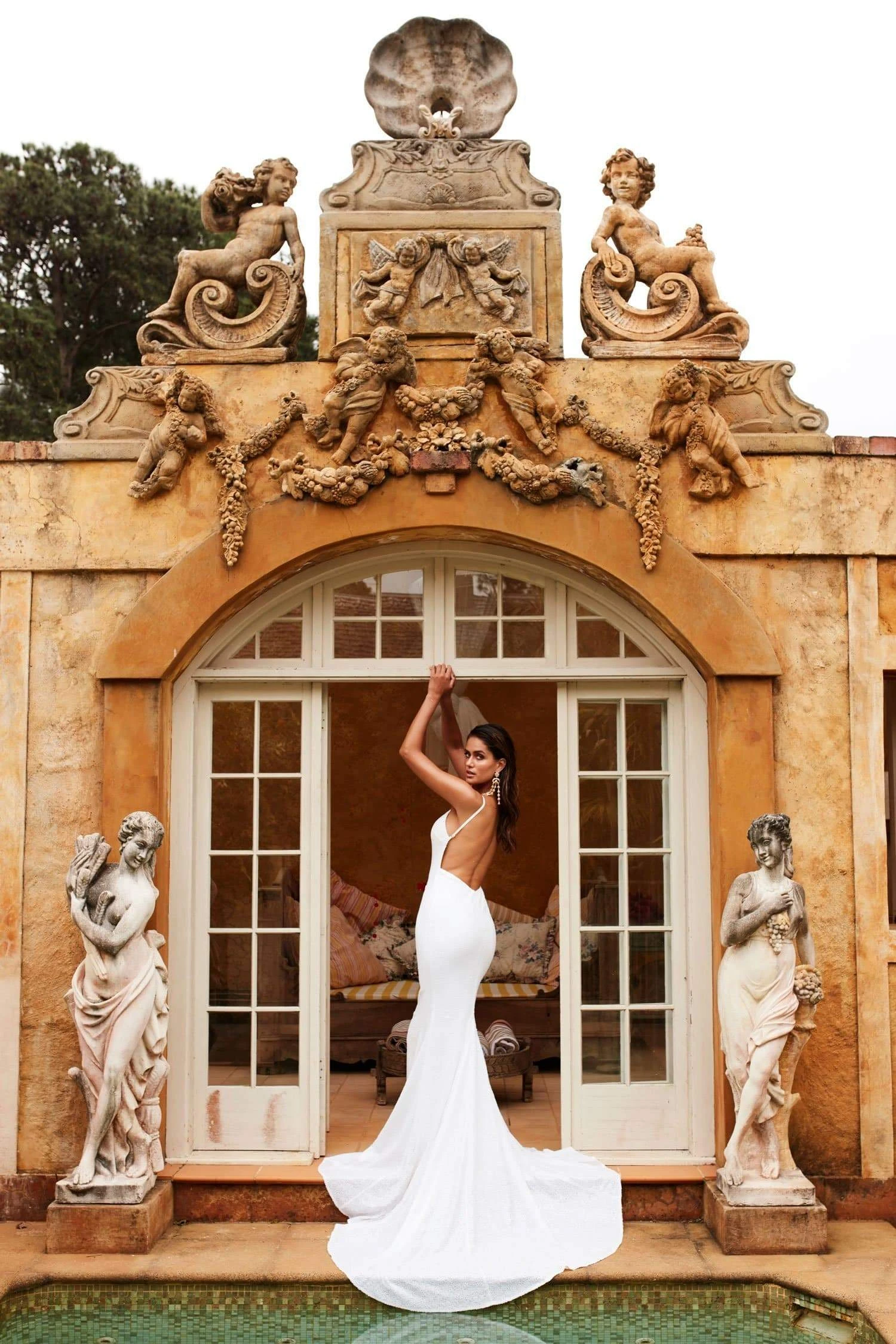 Yassmine Luxe - White 3 Yassmine Luxe - White