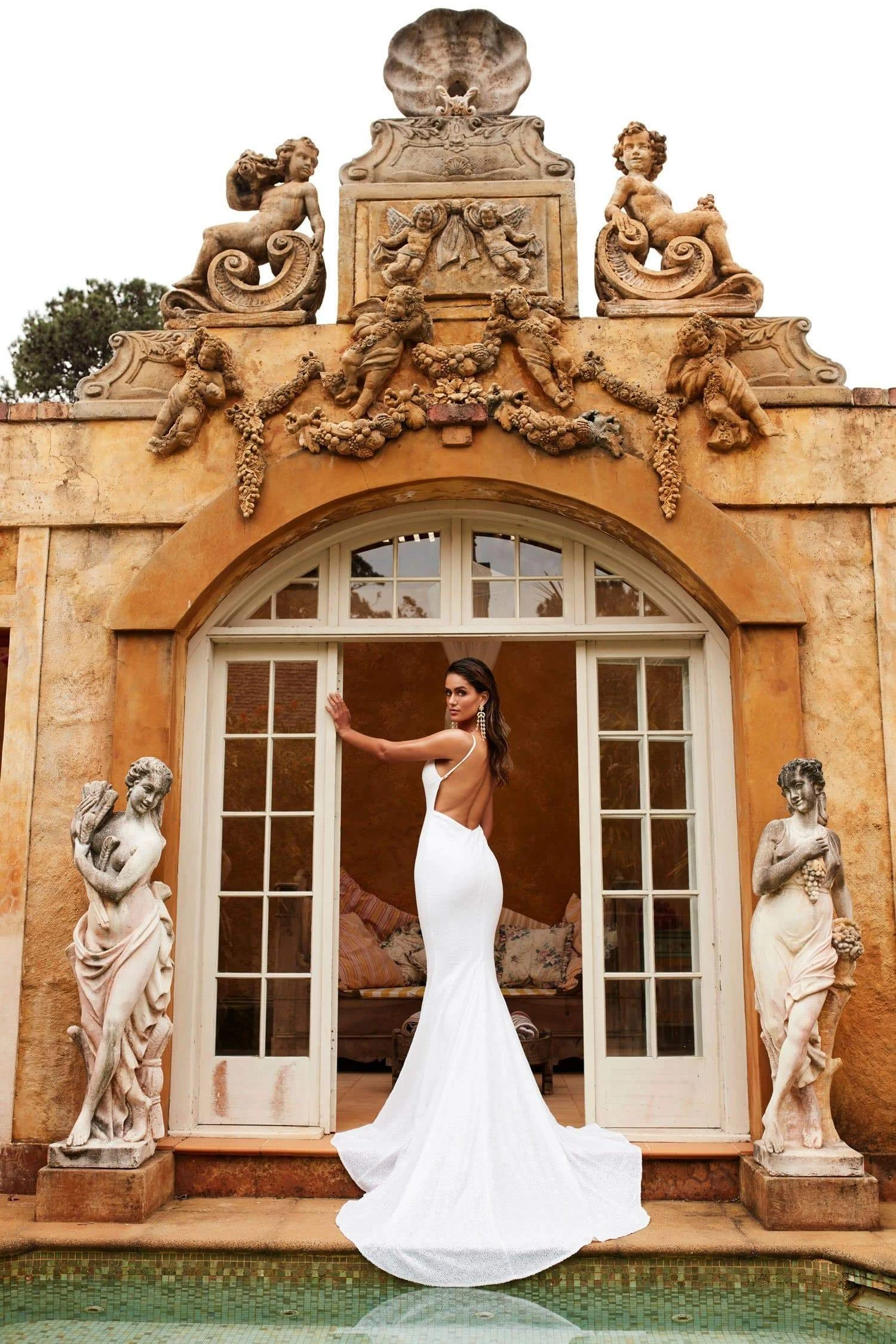 Yassmine Luxe - White 5 Yassmine Luxe - White - Image 3